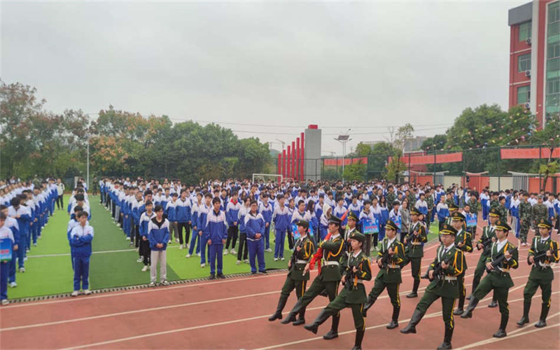 青春獻(xiàn)禮，國旗飄揚(yáng)—我校第十一周升旗儀式