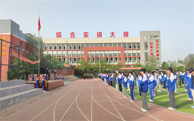 青春奮進正當時—吉安市理工技工學(xué)校早操紀