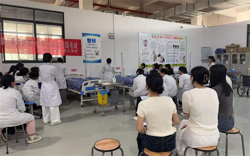 嚴謹考風(fēng)考紀，檢驗教學(xué)成果—我校期末考試